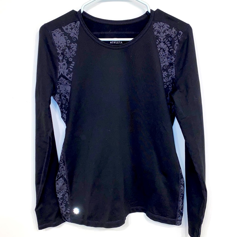 Athleta warm soft black with black & grey pattern details workout shirt size M